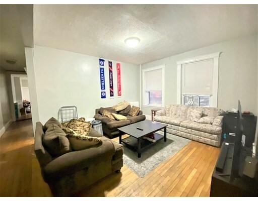 Building Photo - 468 Park Dr