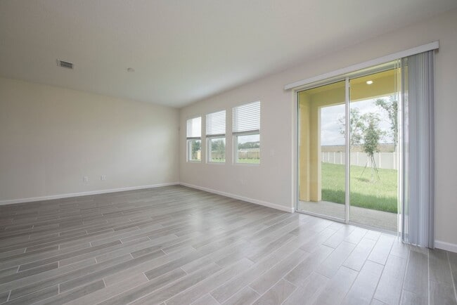 Building Photo - TOWNHOUSE 3 Bedrooms 2.5 Baths