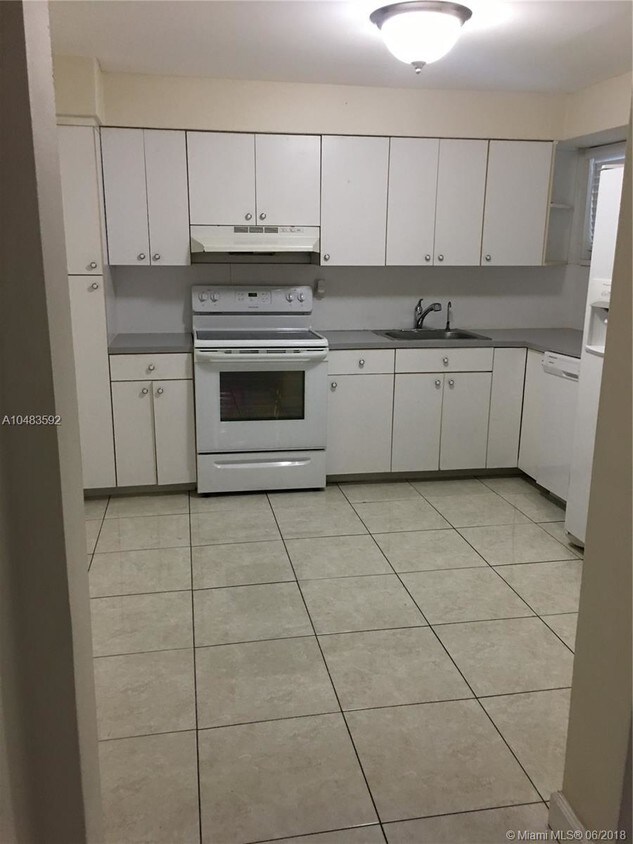 Primary Photo - 2498 SW 17th Ave