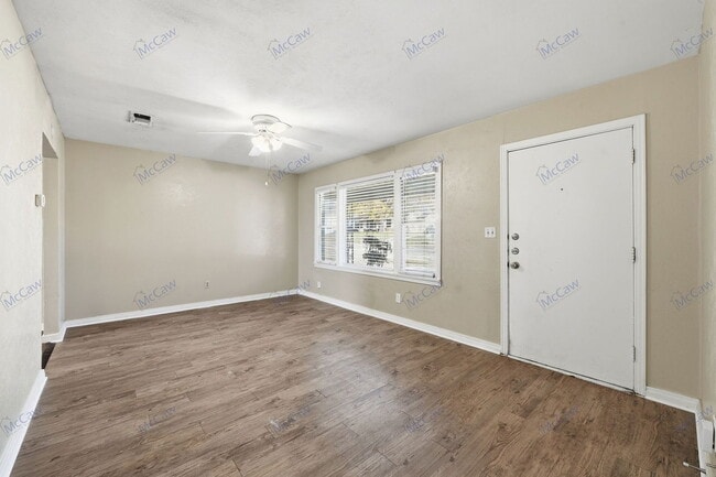 Photo - 208 Westfork Dr House