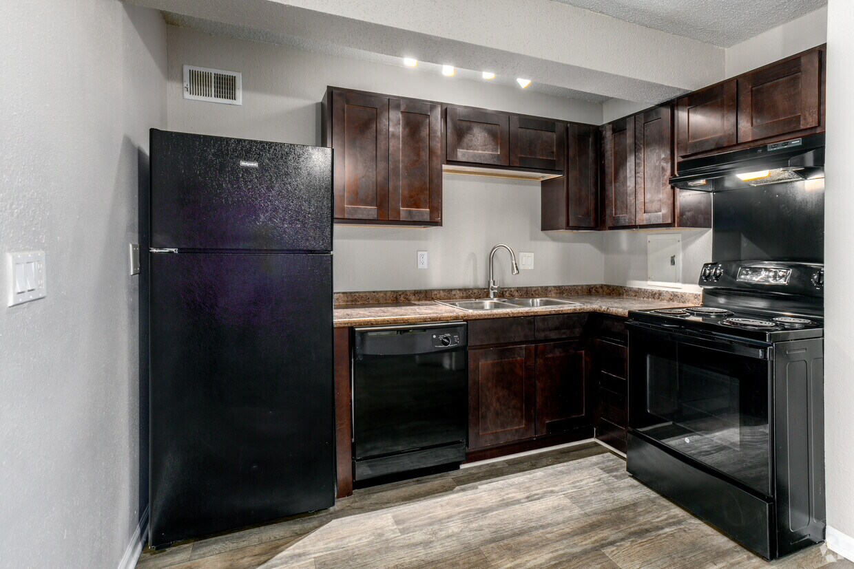 Somerset Apartments 1400 Ventura Way Dr Charlotte, NC Apartments