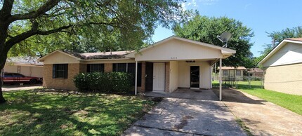 Building Photo - 3213 Red Bud Ln