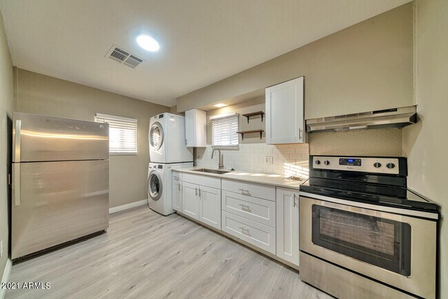 Building Photo - 5206 W Ocotillo Rd