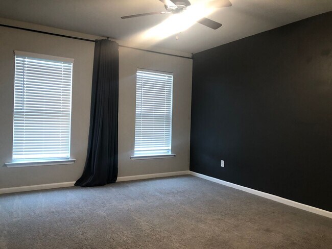 Building Photo - Close to Barksdale Air Force Base... You d...