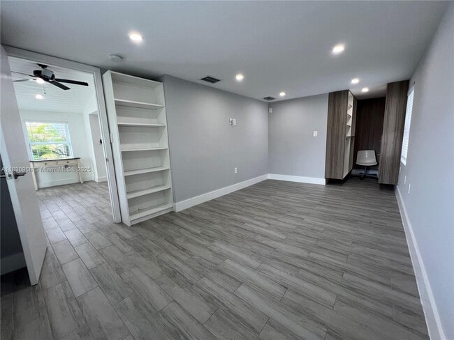 Foto del edificio - 2418 Taft St