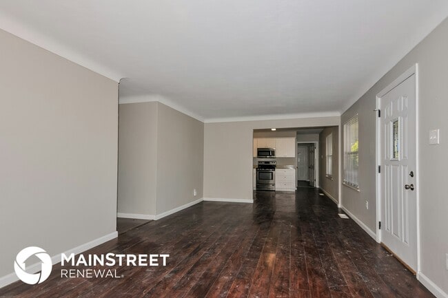 Building Photo - 11 Jamestown Dr