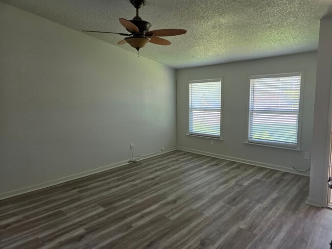 Building Photo - 4900 Earlcort Cir