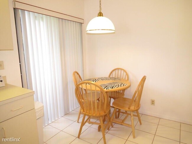 Building Photo - 3 br, 2 bath House - 5920 S End Lake Dr Ap...