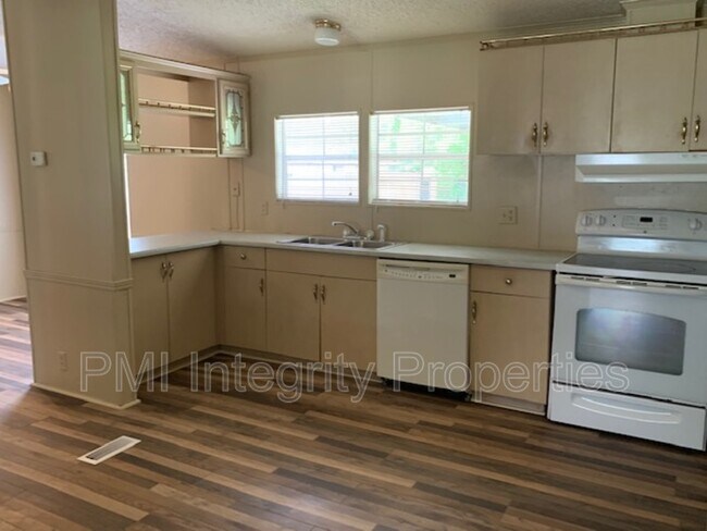 Building Photo - 1043 Orchard Park Dr