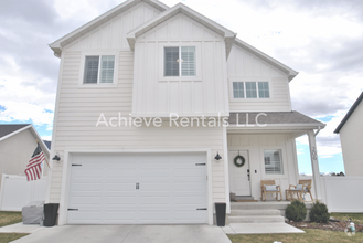 Building Photo - 206 E 520 N