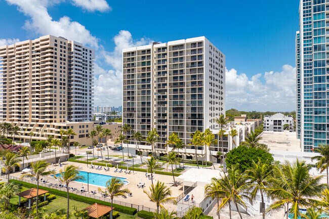 Building Photo - Oceanfront Plaza