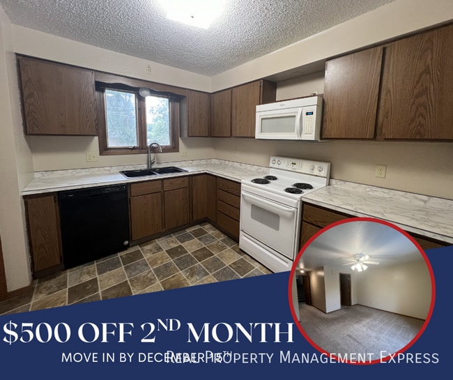 Building Photo - 3 Bedroom 2.5 Bathroom side-by-side duplex with lots of updates