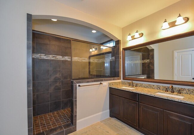 Foto del edificio - 1110 Oakwood Pass Ct