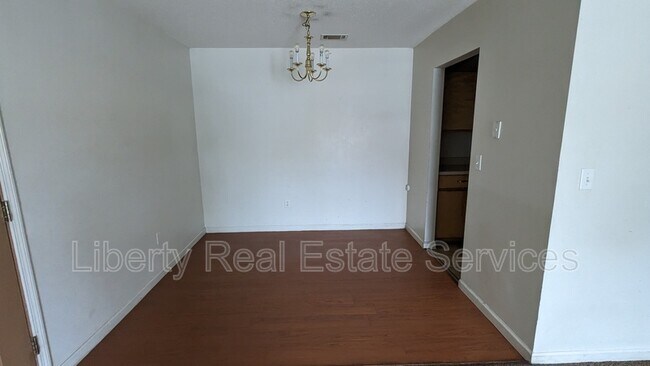 Building Photo - 133 Rolland St
