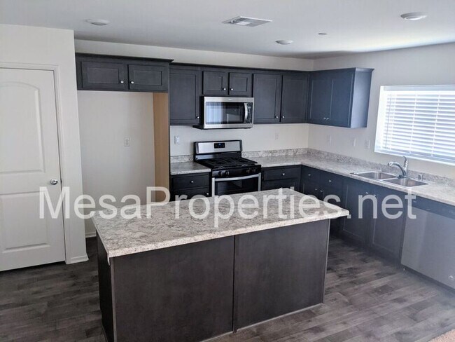 Building Photo - 14173 Mustang Cir