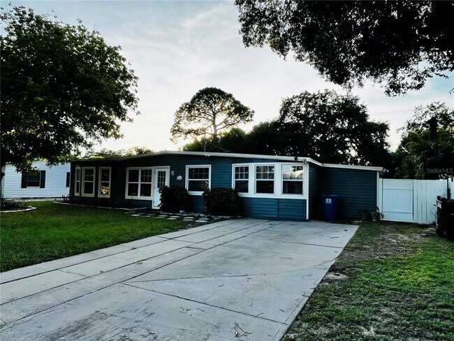Building Photo - 6710 Kingswood Dr N