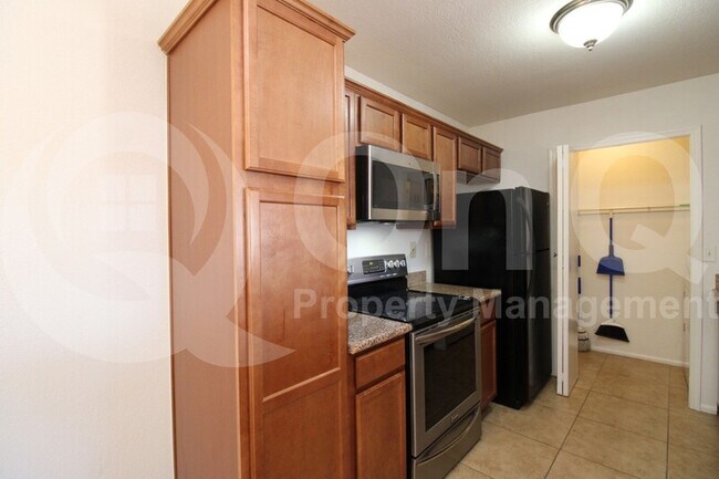 Foto del edificio - 623 W Guadalupe Rd