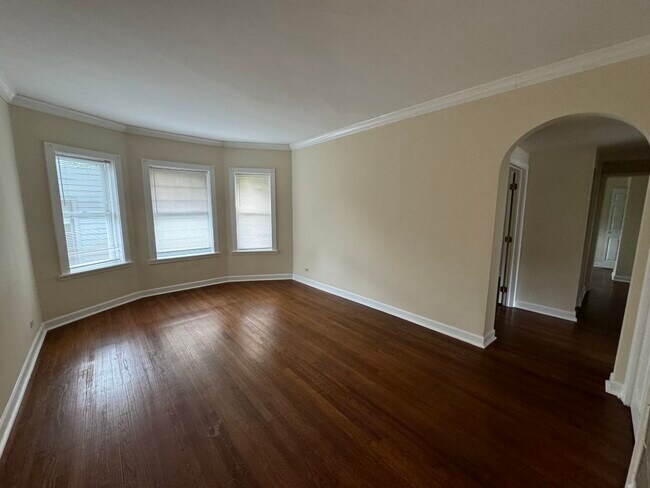 Foto del edificio - 2440 N Hamlin Ave