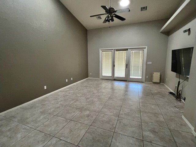 Building Photo - 1591 Country Club Way