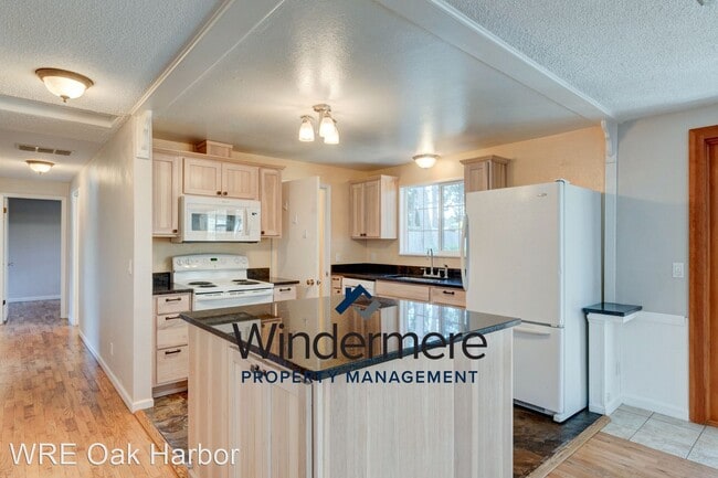 Foto del edificio - 3 br, 1.5 bath House - 1865 NE 8th Ave