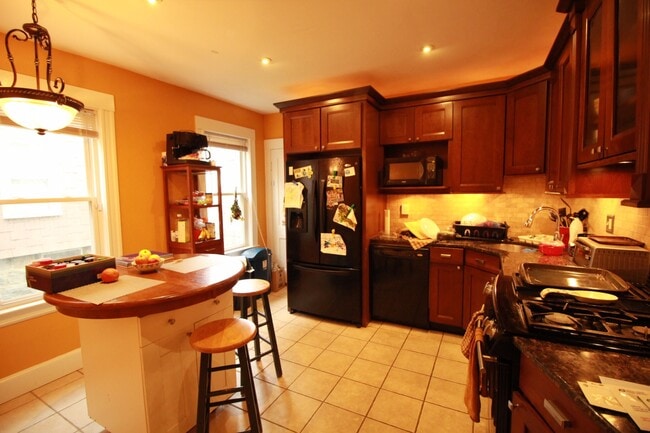 Building Photo - 12 Becket St