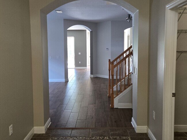 Foto del edificio - Freshly Painted 4BR/2BA Pool Home with Screened Pool & Spa – Move-In Ready!