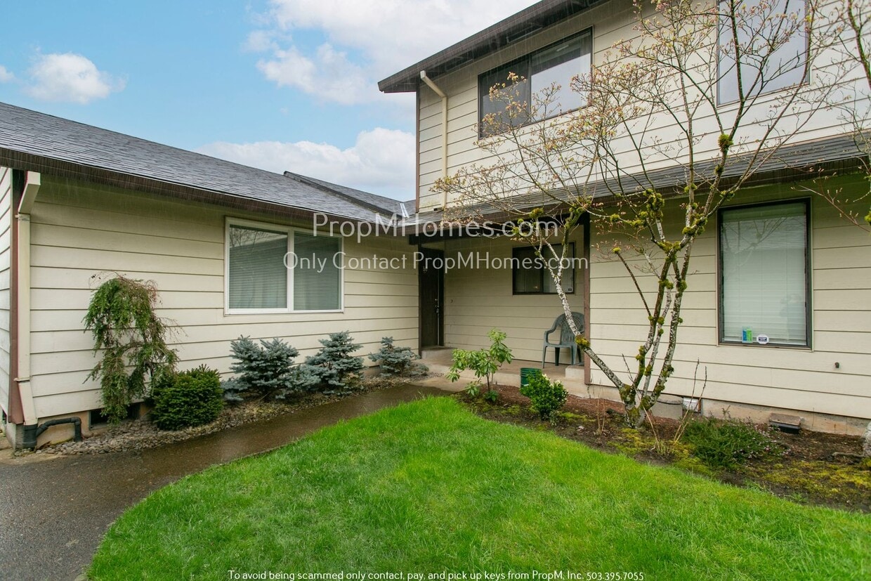 Spacious and Cozy Two-Bedroom in Gresham -... - Spacious and Cozy Two-Bedroom Home - Yard ...