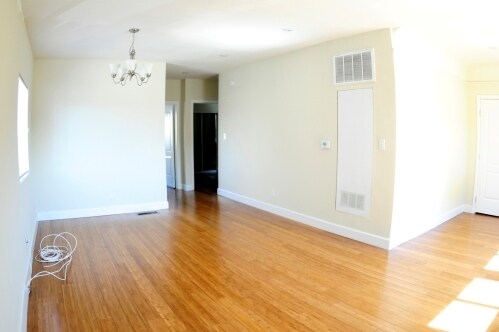 Foto del edificio - 3554 - 3556 S. Budlong Ave