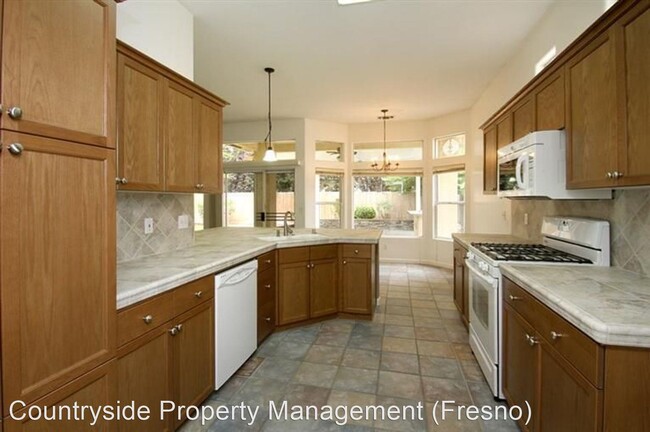 Building Photo - 3 br, 2 bath House - 5552 W. El Paso Avenue