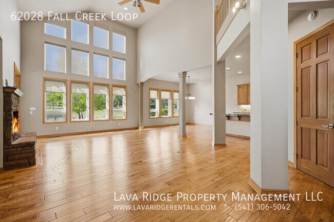 Foto del edificio - 62028 Fall Creek Loop