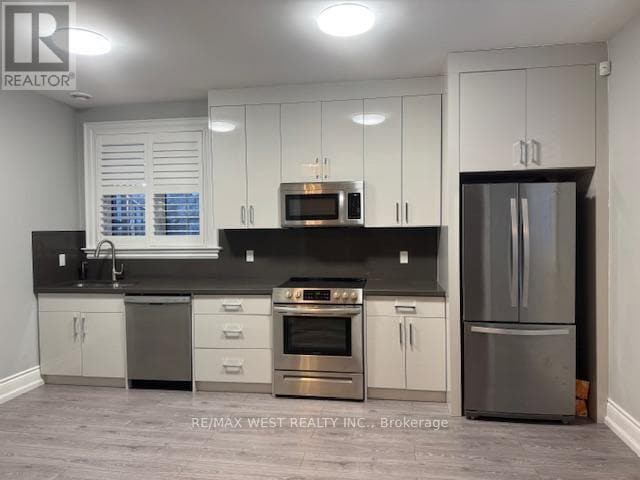 Building Photo - 119 Playfair Ave