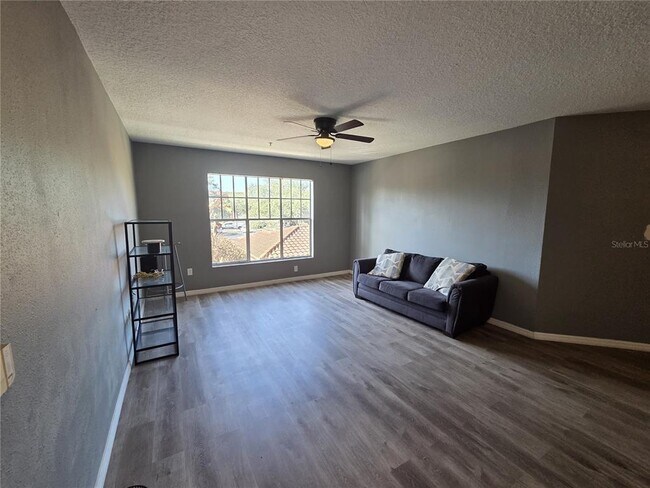 Foto del edificio - 5572 Metrowest Blvd