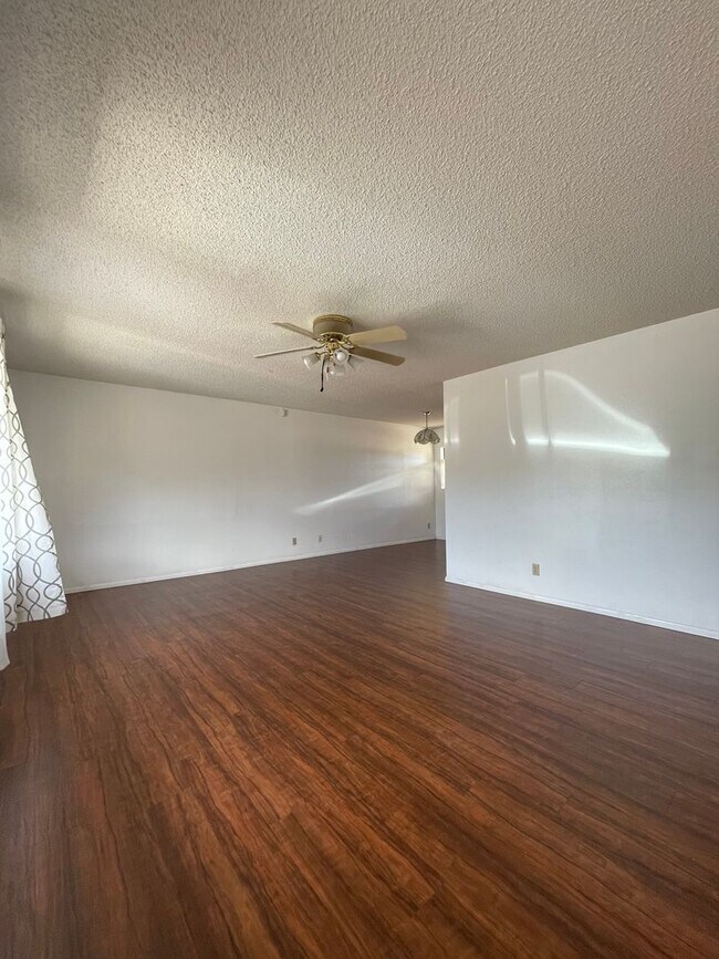 Building Photo - Single Family Detached Home