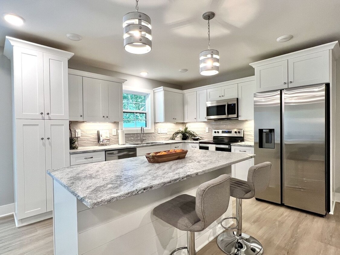 Foto principal - For Lease - 3 Bed, 2.5 Bath, 1515sqft Town...