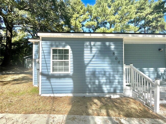 Building Photo - 804 Carolina Ave