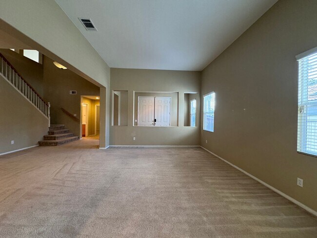 Building Photo - Spacious 5 Bedroom House in Murrieta