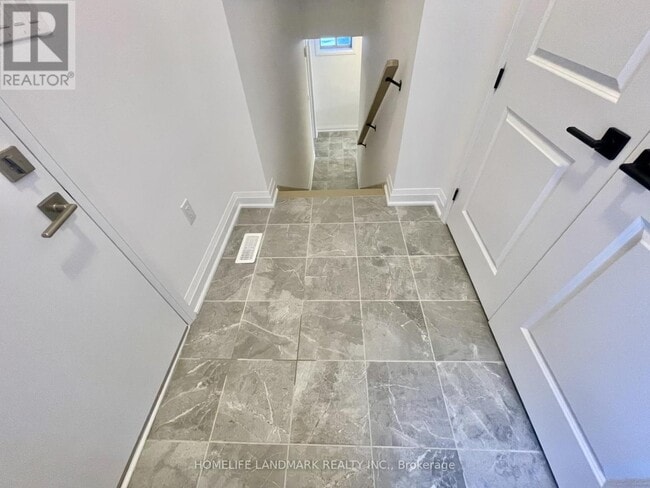 Building Photo - 19 Gateway Dr