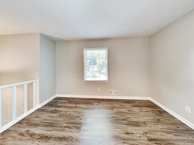 Building Photo - 1317 Classic Dr NE