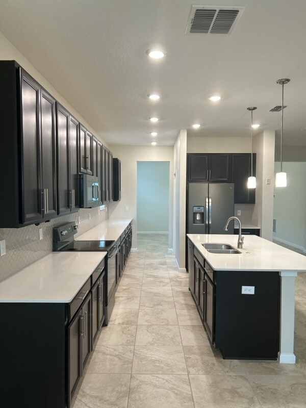 Foto del edificio - 1850 Lake Sims Pkwy