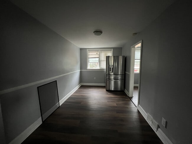Building Photo - 2219 Dermond Ave