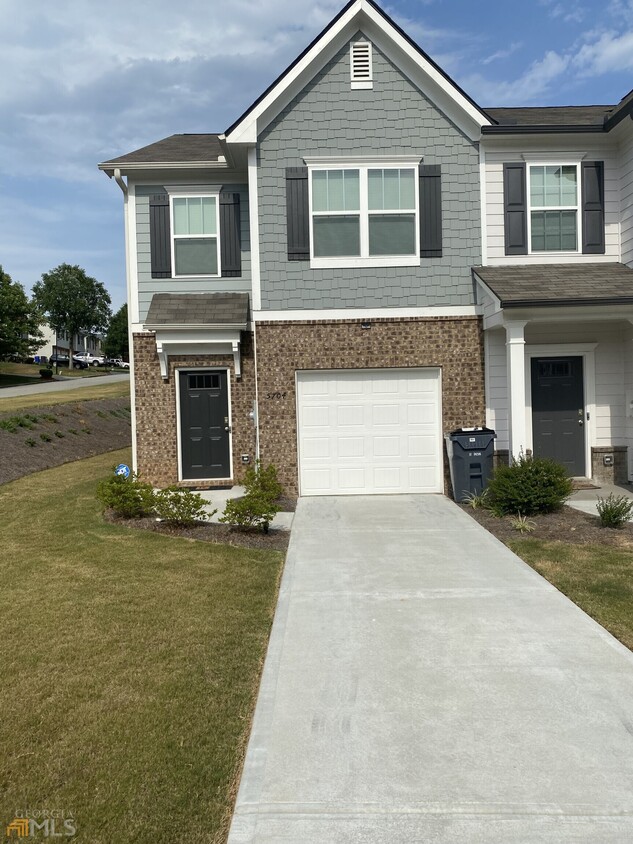 Primary Photo - 5704 Union Pointe Dr