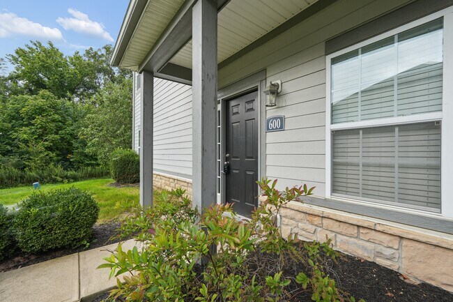 Building Photo - 600 Redwood Ln