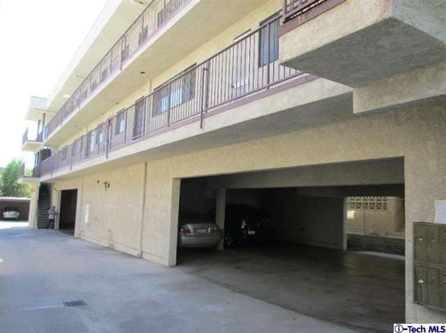 Building Photo - 582 W Stocker St