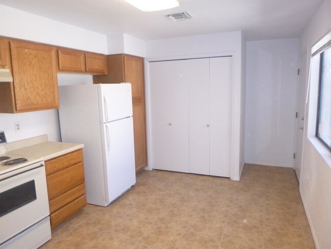 Foto del edificio - 2411-P2411 N Palo Hacha Dr