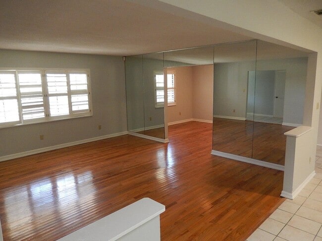 Foto del edificio - 1903 Skyland Dr