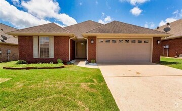 Building Photo - 1042 Lexington Dr
