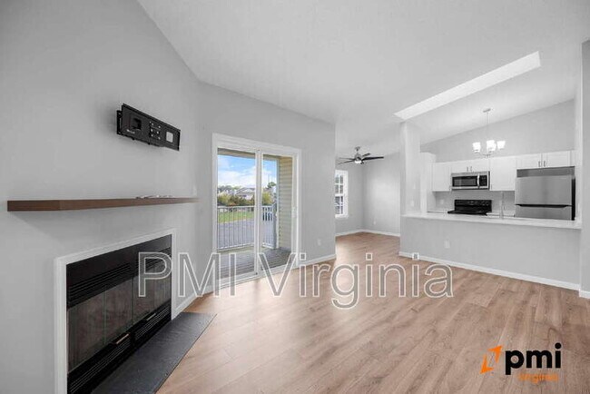 Foto del edificio - 631 Bluff Ct