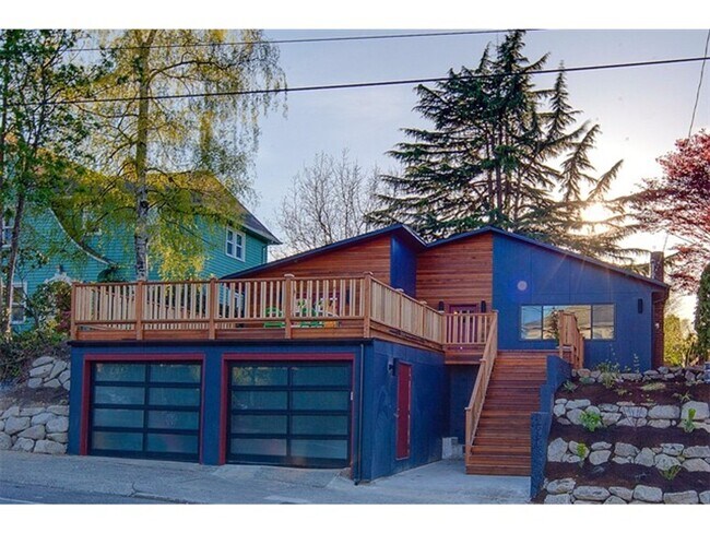 Foto del edificio - Incredible 3 Bed 2 Bath Madrona Home for L...