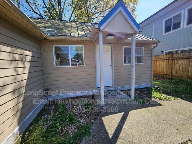 Building Photo - 4553 NE 105th Ave