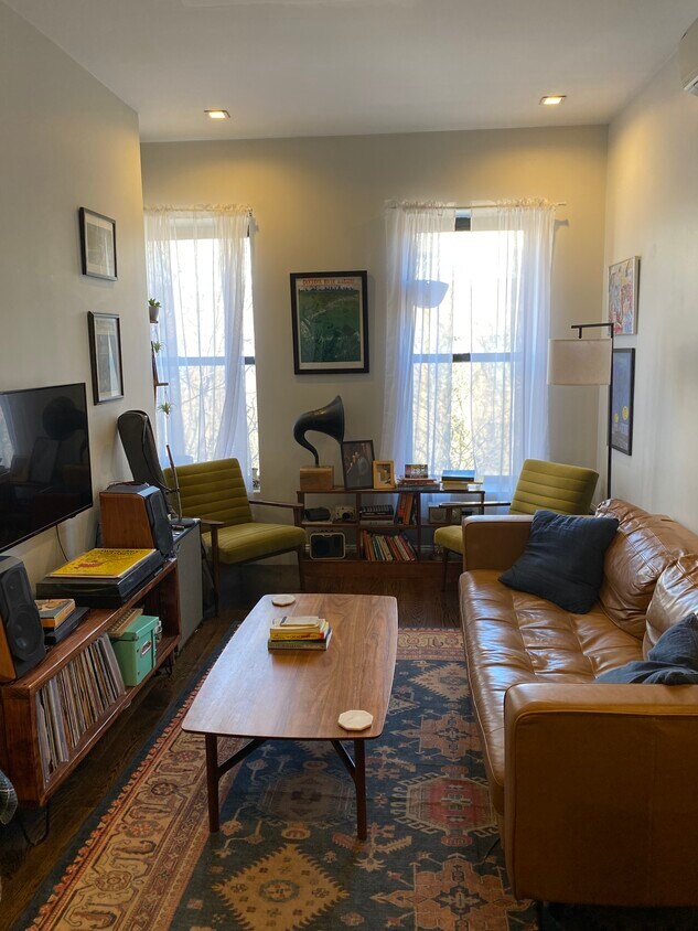 Foto del edificio - 6080 Myrtle Ave